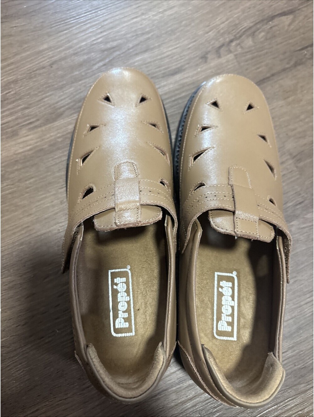 Propet Women's Extended Width Slip-On Shoes Size 7..5 Beige Leather
